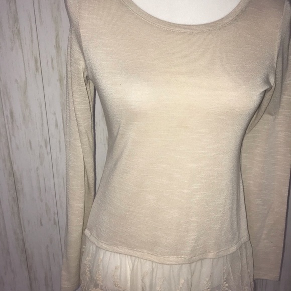 🍋 Love on a Hanger sweater with lace trim Small - Picture 3 of 7